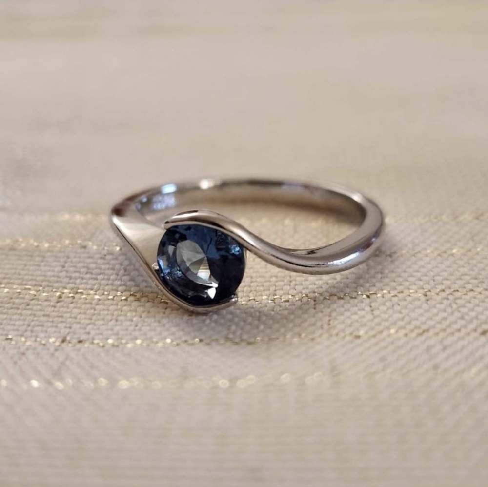 New 925 Silver Round Cut Blue Sapphire Ring for Women - Picture 3 of 9